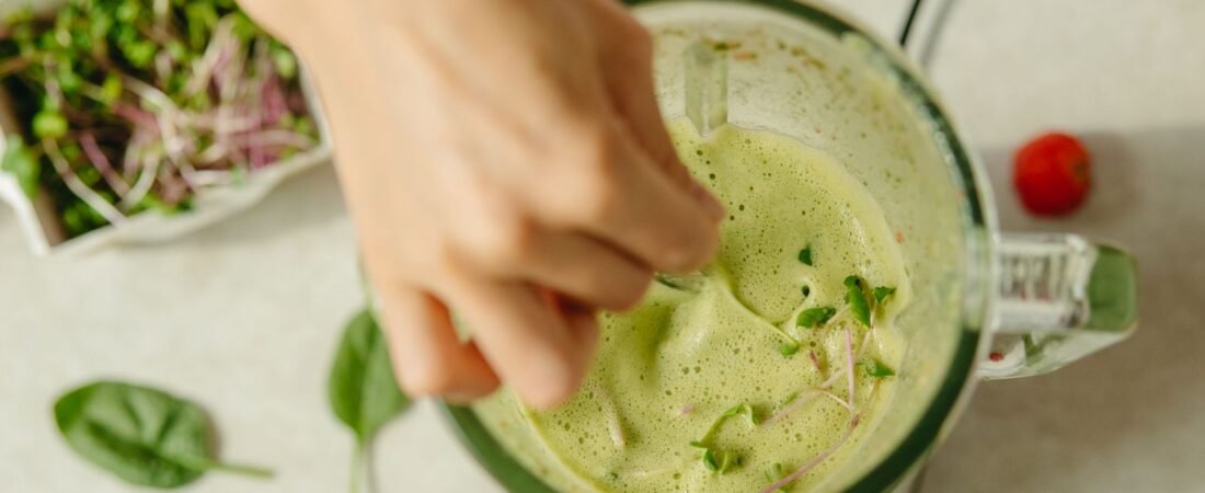 Blenders That Crush Ice and Frozen Fruit Without Jams